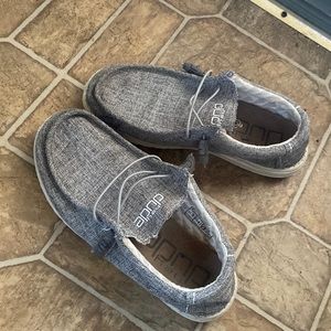 grey hey dudes size 8
